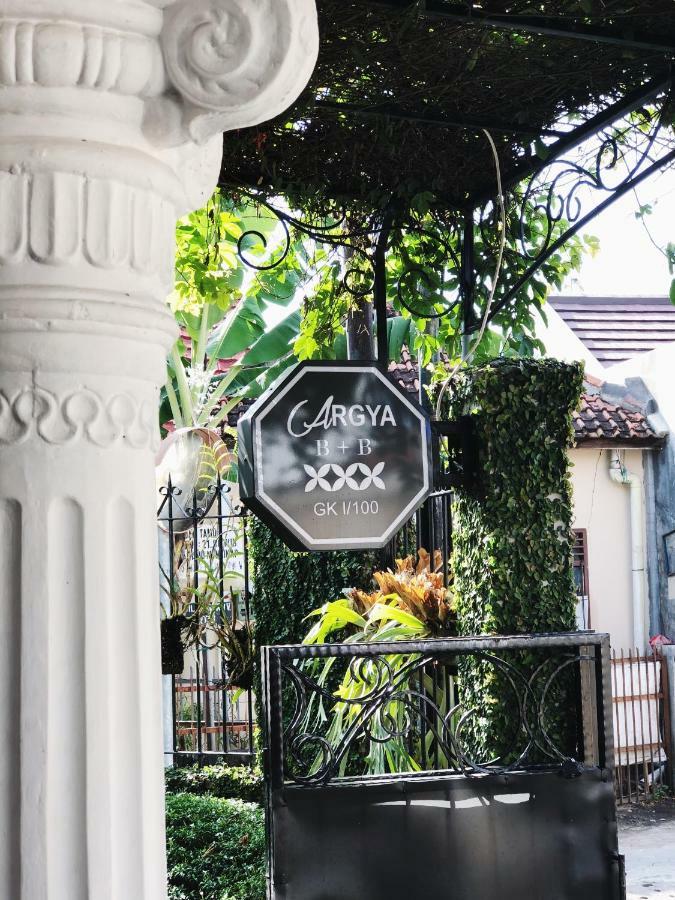 Argya Guesthouse Yogyakarta Exterior photo